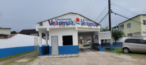 Casa de praia em Bertioga condomínio familiar a 7 minutos a pé da praia